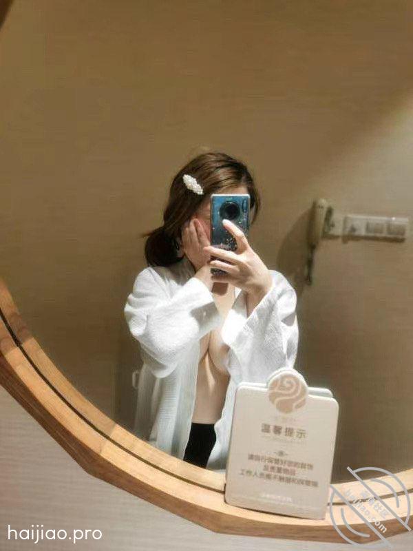 杭州大奶美女 带着闺蜜和老公一 奶油大兔子 jpg-1 海角社区